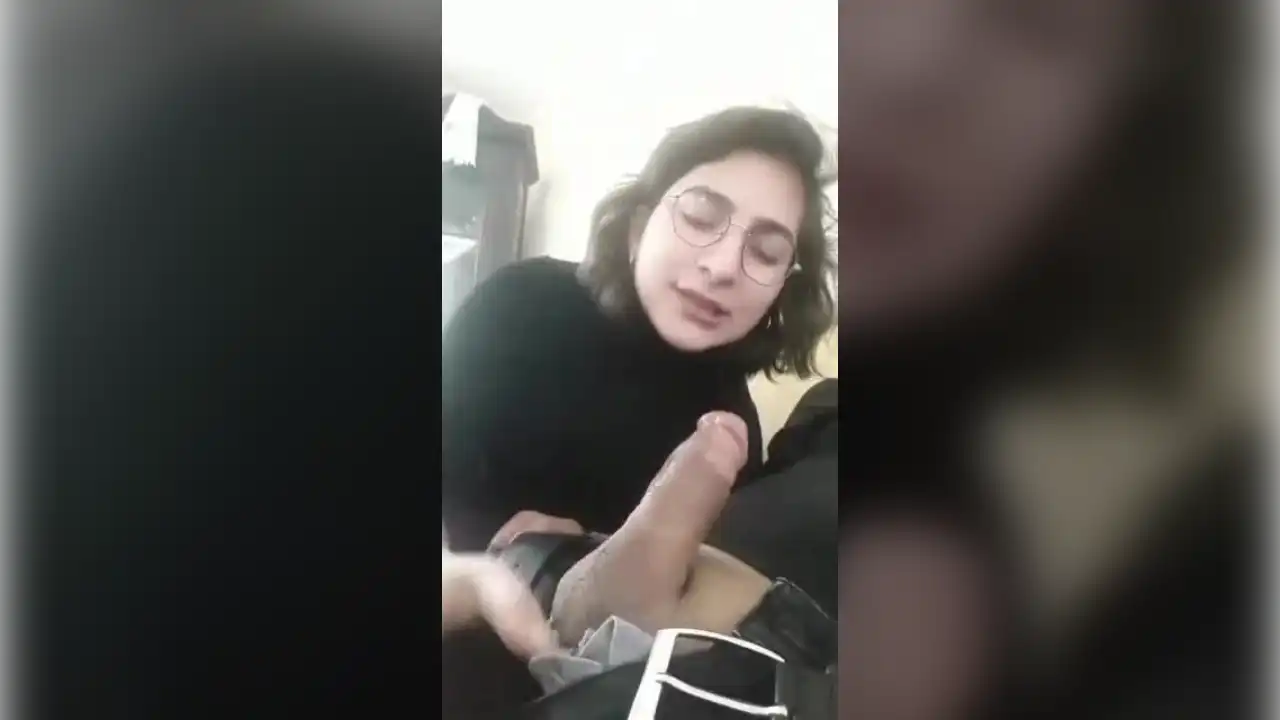 Sevgilisine Sakso Çeken Büyük Burunlu Hatun